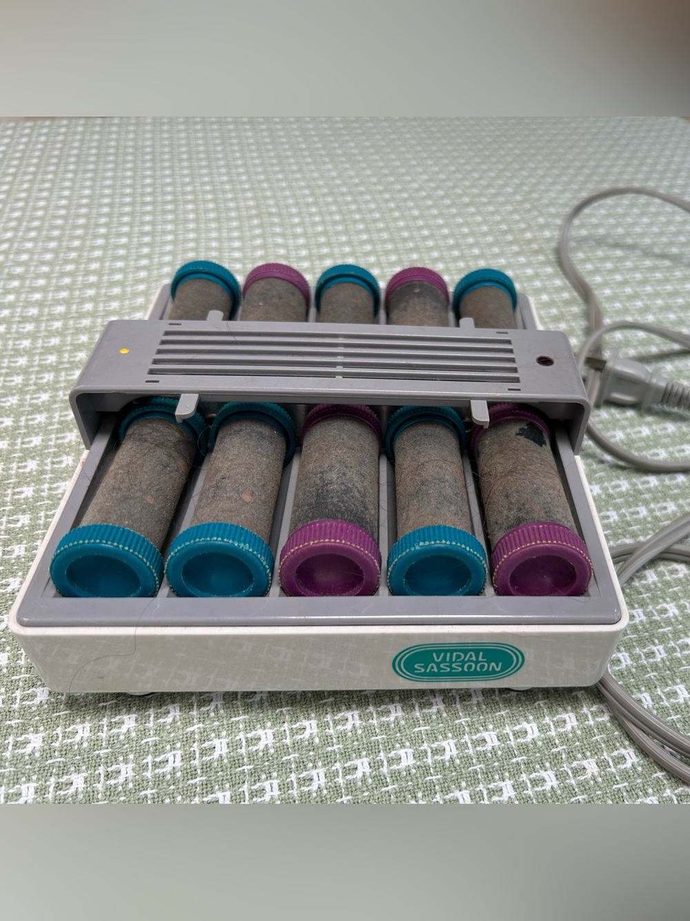 Working Vidal Sassoon Electric HairRoller Set. Clear cover gone,but still works!
